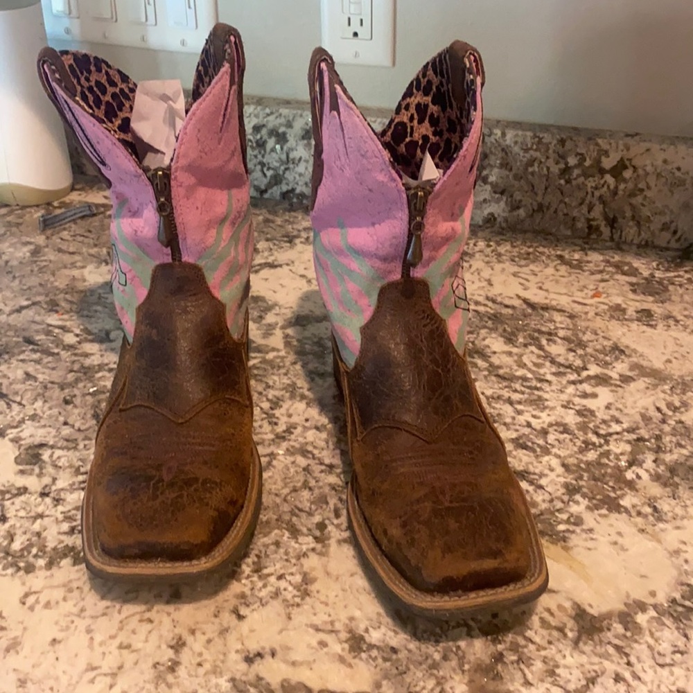 Ariat Zipit fat baby boots 😍😍